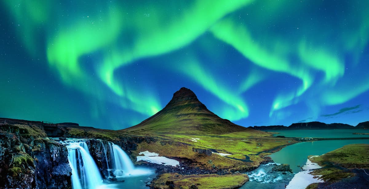 Winter wonderland adventure through Iceland