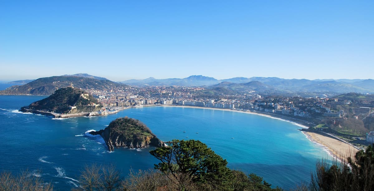 Wine tasting in Bordeaux & the Basque Country