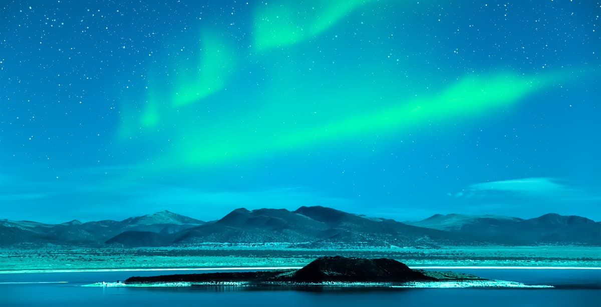 Iceland in winter: northern lights, ice caves & volcanoes