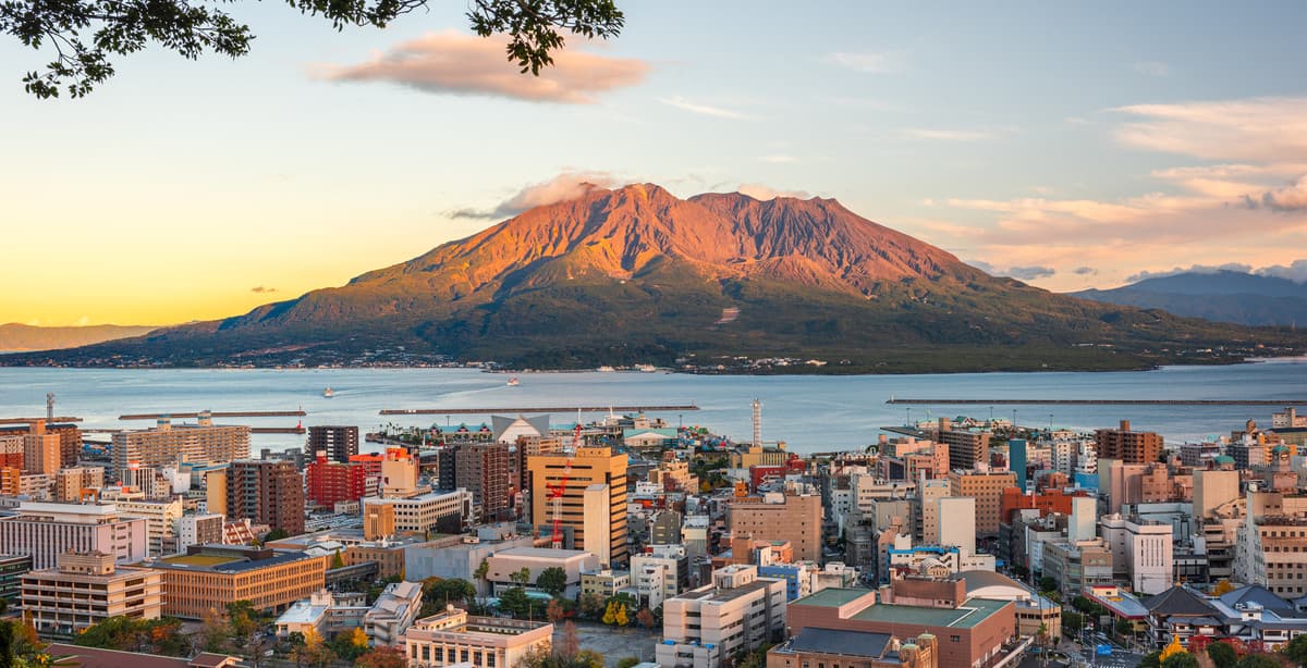Volcanic trails & culture on Kyushu