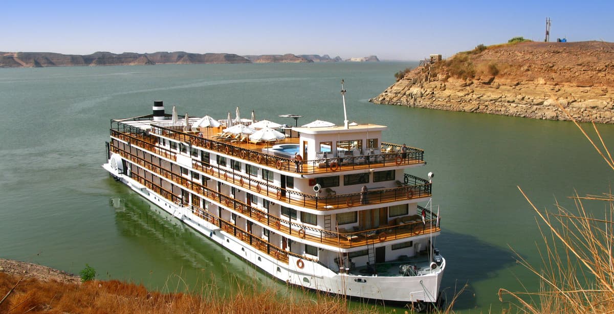 Nile cruise and train travel to the pyramids in Egypt