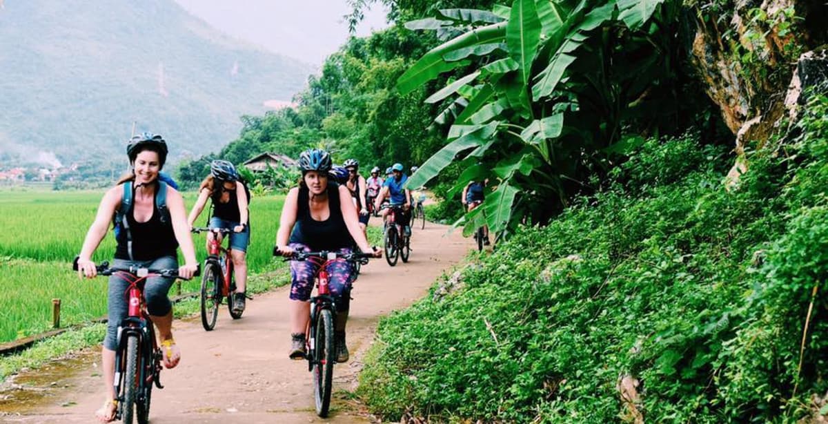Highlights of Vietnam with eco bike tour