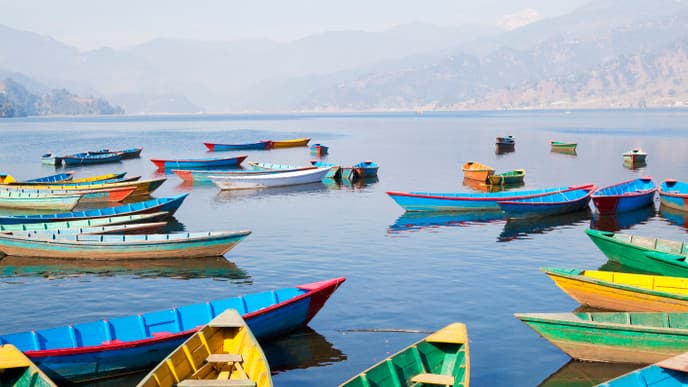 Erholung und Spaziergang am See in Pokhara
