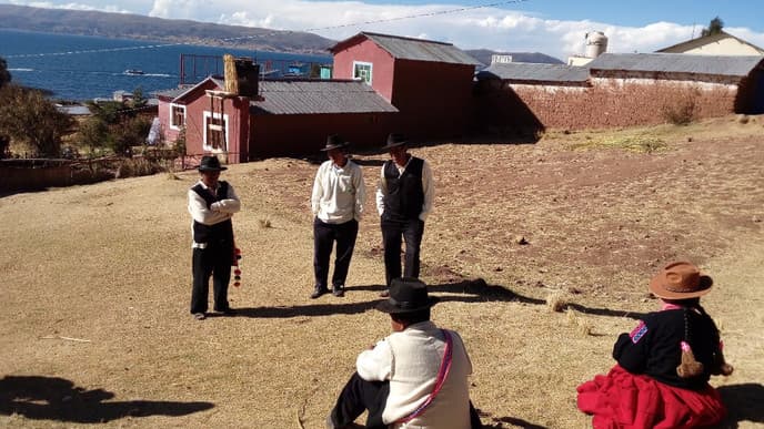 See the floating islands of Lake Titicaca