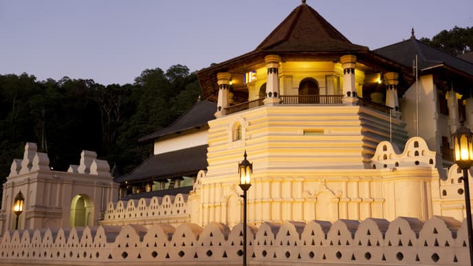 More tea & the Temple of the Tooth