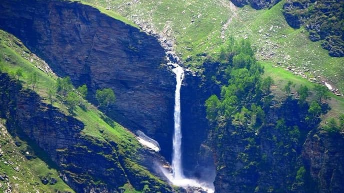 Visit the temples of Manali