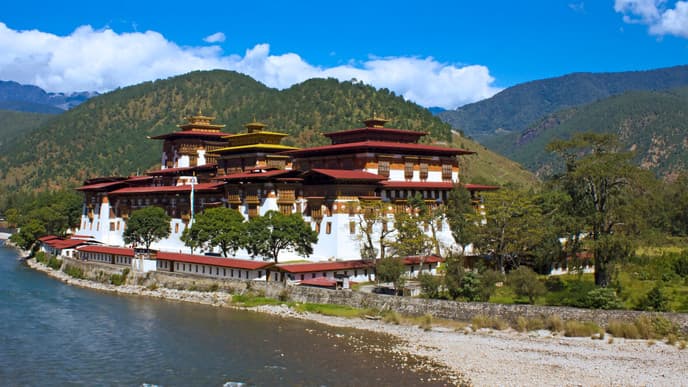 Explore Punakha Dzong
