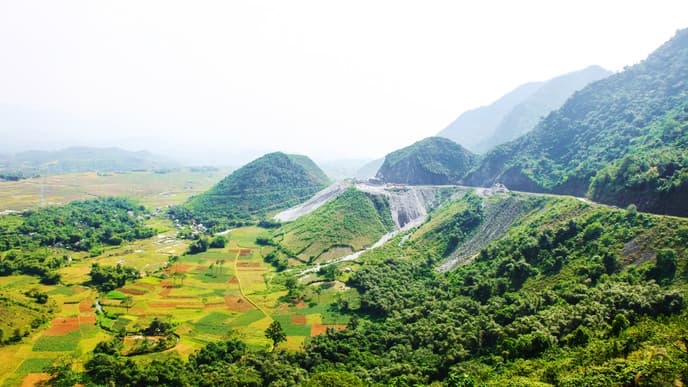 Scenic views & traditional crafts