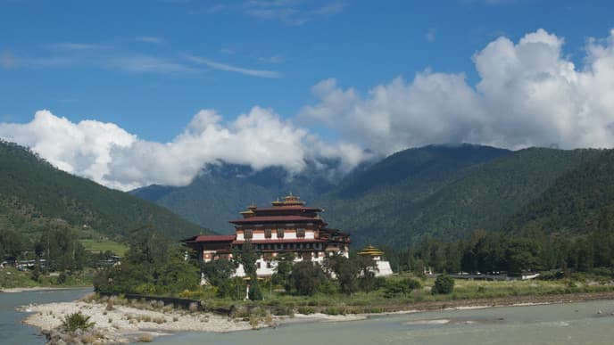 Cross the Dochula Pass en-route to Punakha