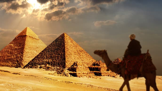 Visit the Great Pyramids of Giza