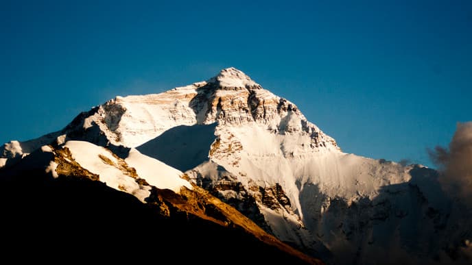 Watch The Sun Rise Over Mt Everest