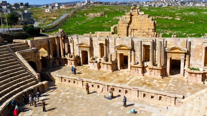 Tour The Roman City of Jerash And The Highlights Of Amman