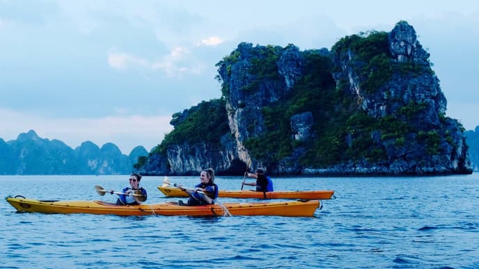 Overnight cruising on Ha Long Bay