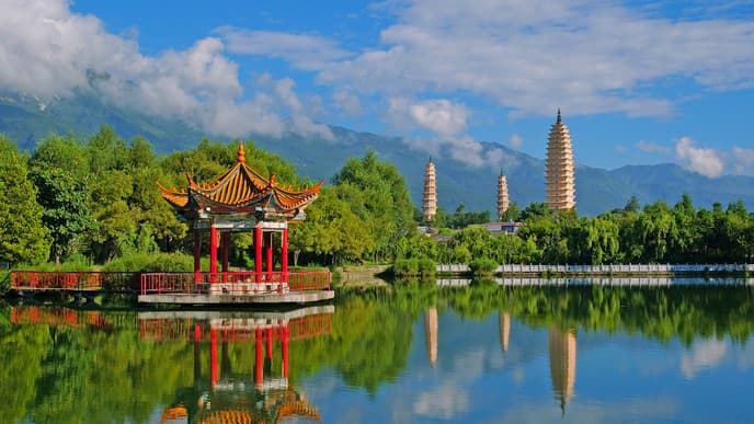 Three Pagodas Temple and a Tie-Dye Workshop