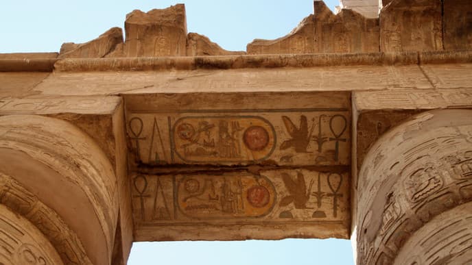 Tempel von Luxor am Ufer des Nils