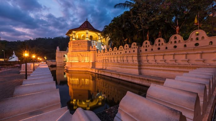 Rock caves & the city of Kandy