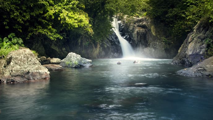Trekken zu den Wasserfällen