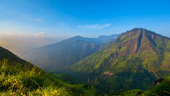 Wasserfall und Höhlen