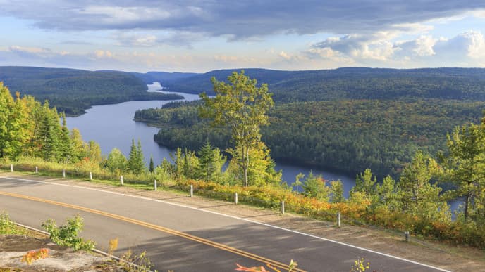 Scenic drive to the lake