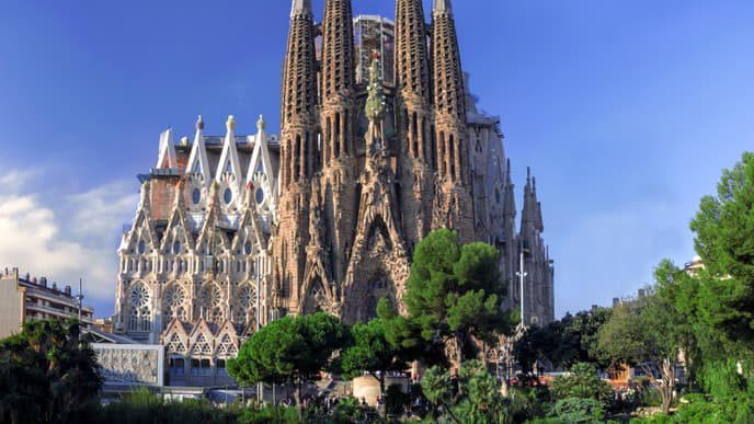 Romantic sailing on the shores of Barcelona