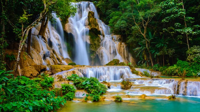 Kuang Si Wasserfall und Webezentrum