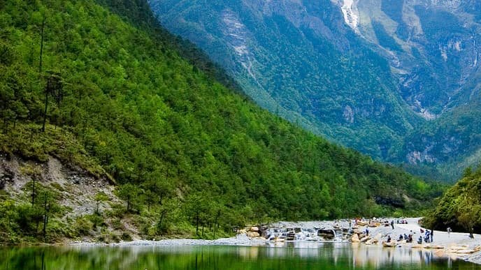 Cycle to Beautiful Lashihai Lake and Go Horseback Riding