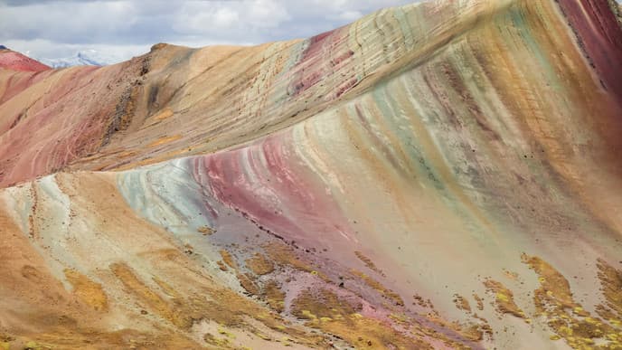 Trekking zu den Palcoyo Rainbow Mountains