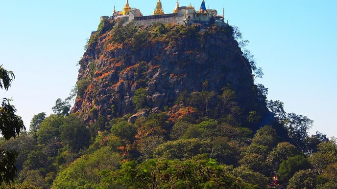 777 Treppen hinauf zum Mount Popa