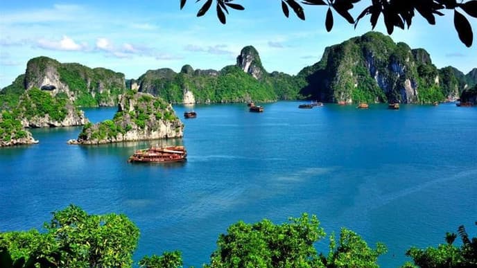 Dschunkenfahrt in der Halong-Bucht