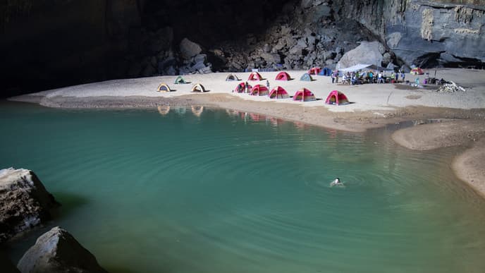 Trek to Hang Tien 1 & 2