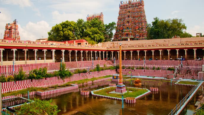 Götterbilder und Elefantenprozession in Madurai