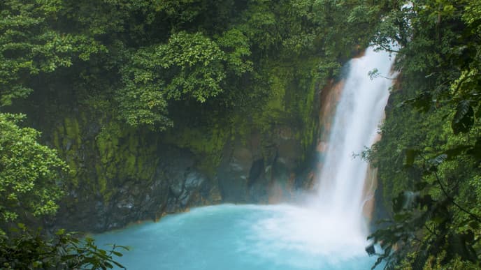 Take an immersive guided tour of Rio Celeste