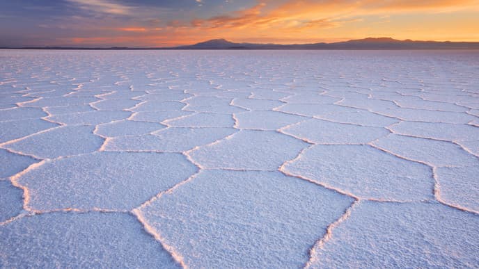 Traverse the Uyuni Salt Flats