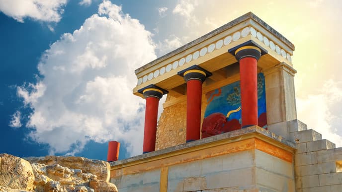 Explore the Palace of Knossos and Heraklion