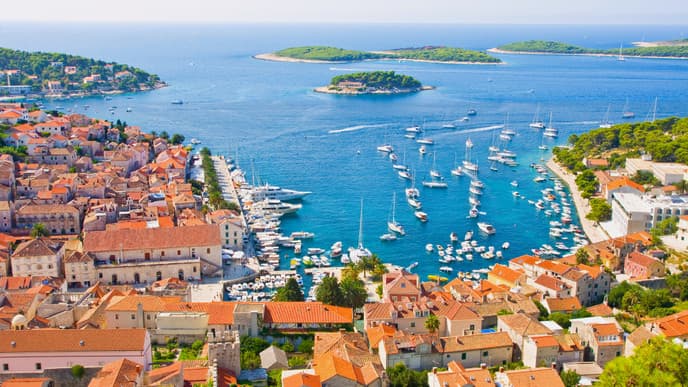 Sailing to Hvar