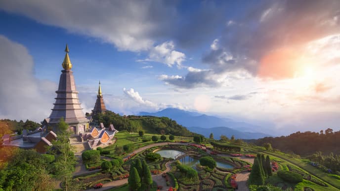 Spectacular visit to the White Temple