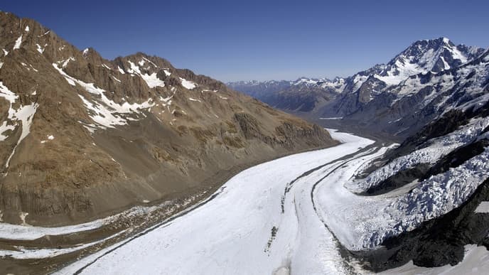 Flight to the Tasman Glacier