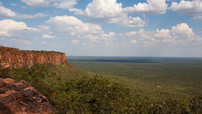 Wandern entlang der Sandsteinfelsen