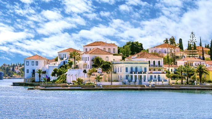 From Hydra to Spetses