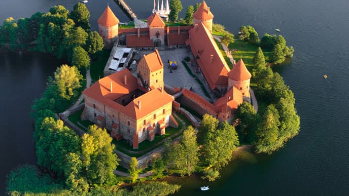 Explore the gems of Trakai & Kernave