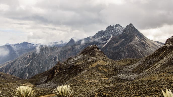Schnüren Sie die Wanderschuhe