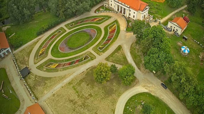 Explore the grounds of Pakruojis Manor