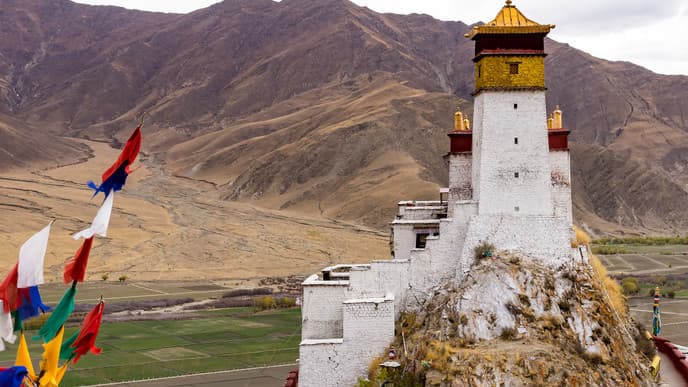 Tour the Yumbulakang and Samye Monasteries
