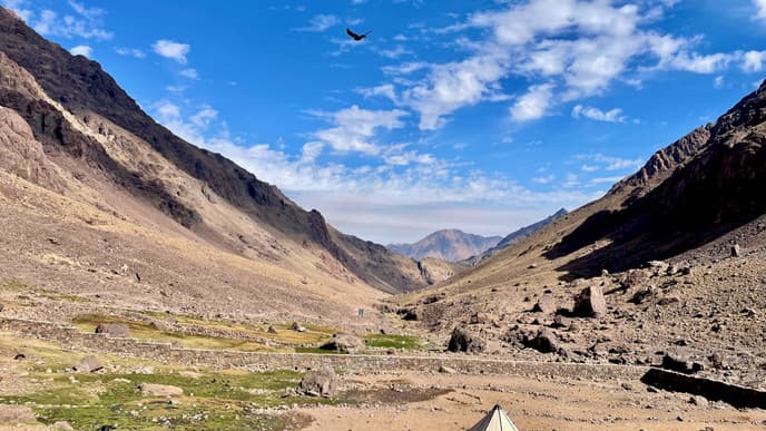 Spectacular high pass to Aguerd N’iskaoun