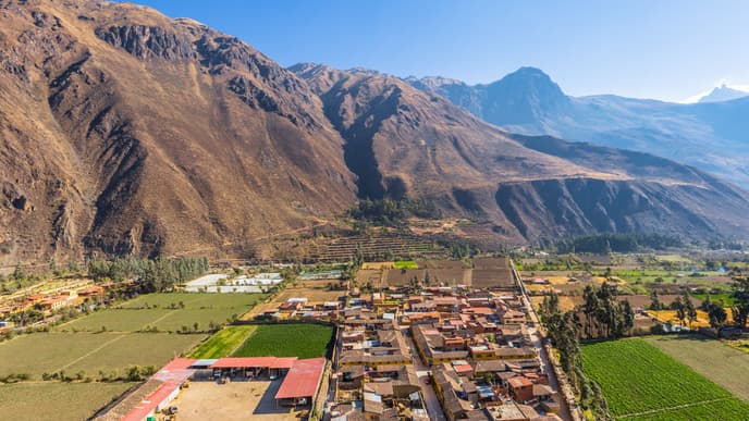 Off-the-beaten-track hike to Huchuy Qosqo
