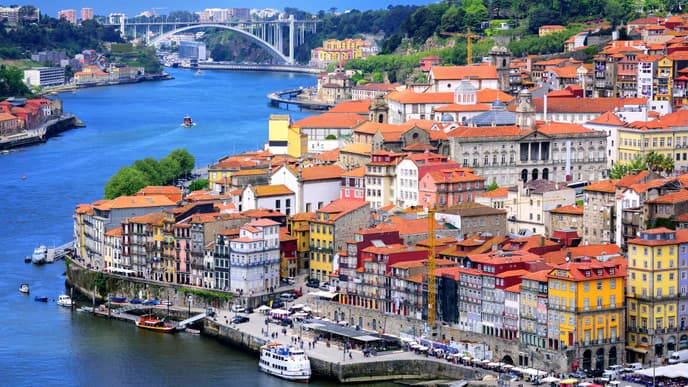 Cruise along the Douro River