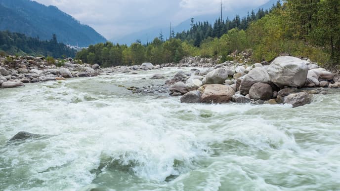Scenic journey to Manali