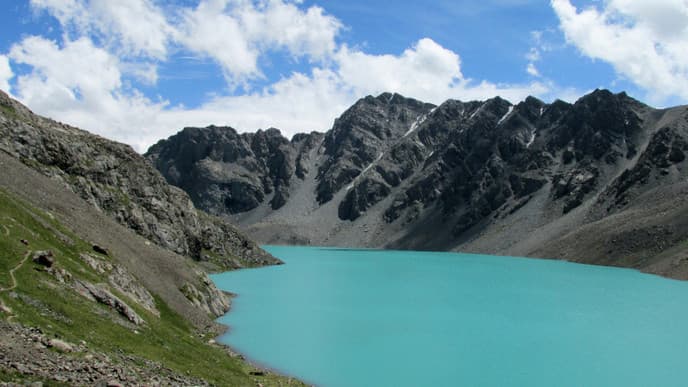 Spektakulärer Blick auf den "bunten See"