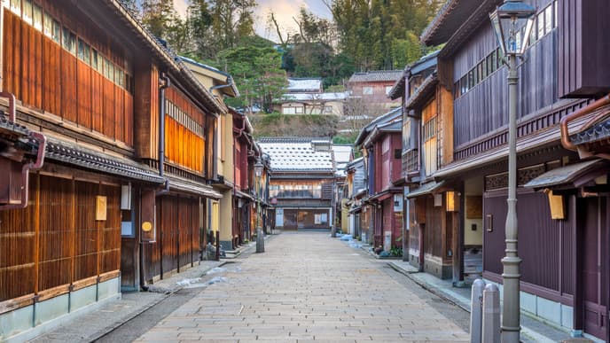 Hochklassiges Museum, imposante Burg und ein quirliger Markt