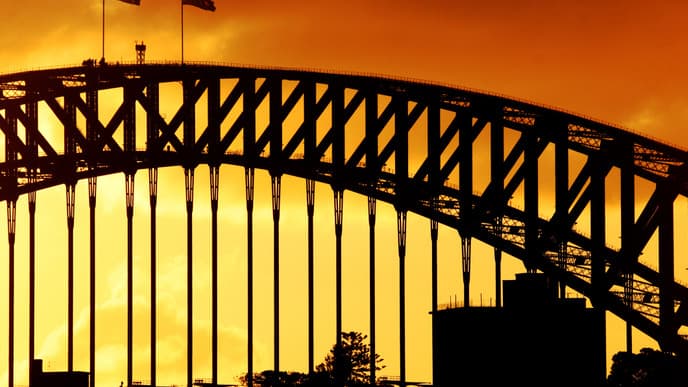 Sydney walking tour & twilight bridge climb